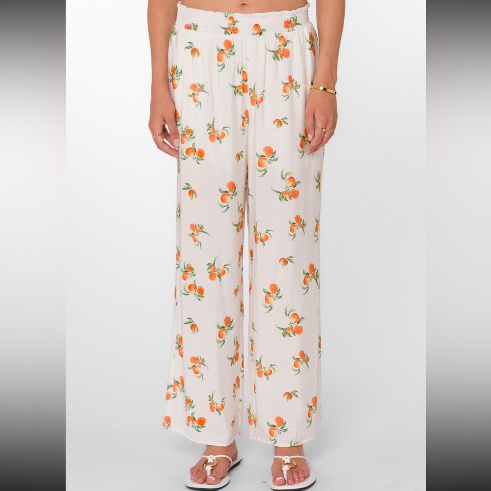 New with tags. Morella peach pants. Flowy. Velvet Heart button